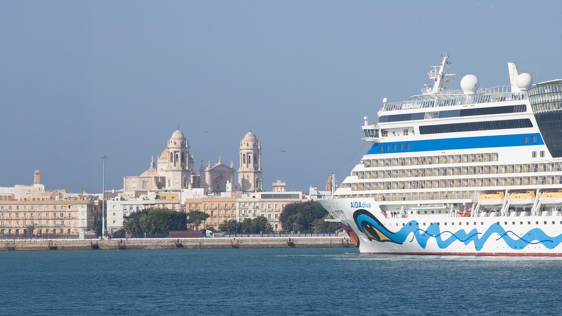 Cádiz prueba el primer OPS para cruceros en España: el “enchufe” que permite apagar motores en puerto