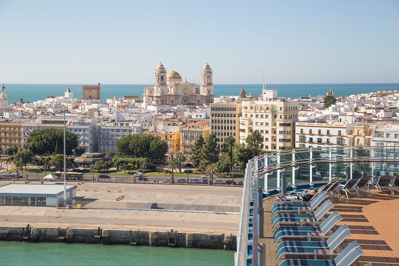 Cádiz prueba el primer OPS para cruceros en España: el “enchufe” que permite apagar motores en puerto
