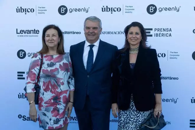 Isabel Gimenez, Fernando Canós y Leonor Vargas (Fundación de Estudios Bursátiles) / Miguel Angel Montesinos.